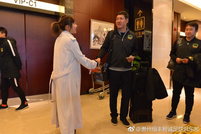 在本轮英超阿森纳1-1战平利物浦的比赛中，萨利巴再次贡献稳健发挥，赛后当选本场队内最佳球员。